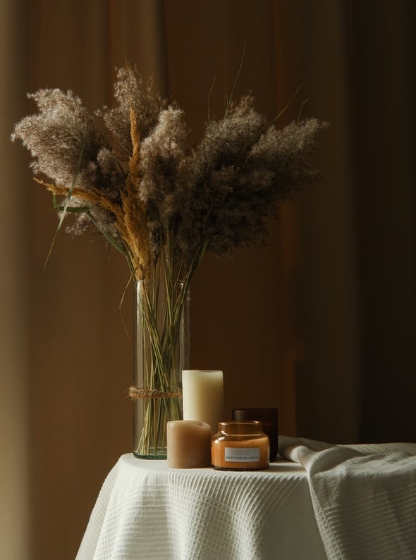 candele e fiori per aromaterapia